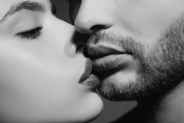 Sensual Kiss Young Couple Making Love Kisses Lovers Passionate Kissing — Stock Photo, Image