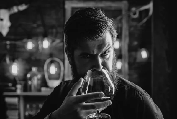 Man Beard Black Glass Beverage Bearded Man Holds Glass Brandy — Stock Photo, Image