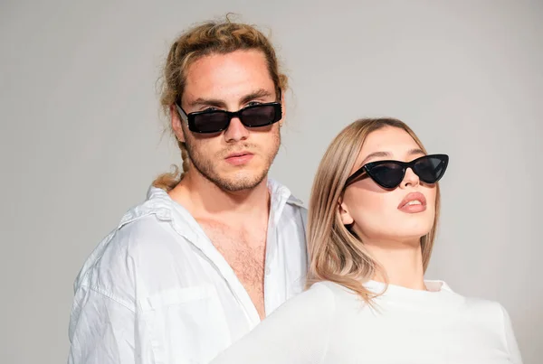 Couple Fashion Black Sunglasses Young Couple Posing Sunglasses Vogue Style — Stock Photo, Image