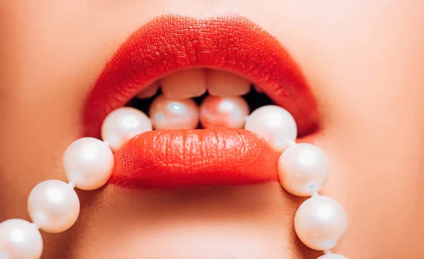 Κόκκινα Χείλη Πολυτέλεια Χείλη Μαργαριτάρια Χείλη Υφή Και Ματ Κραγιόν — Φωτογραφία Αρχείου