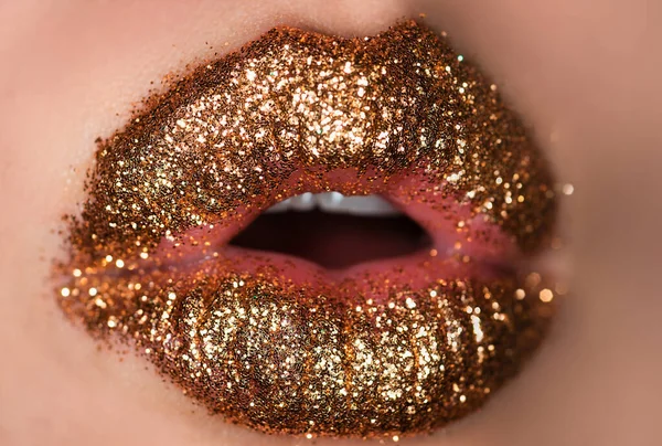 Golden Kiss Closeup Lips Fashion Art Makeup Cosmetics Beauty — Stock Photo, Image