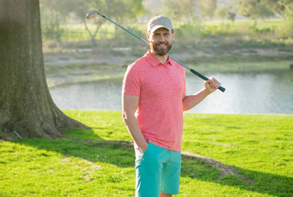 Sonriente Golfista Hombre Gorra Jugando Golf —  Fotos de Stock