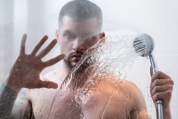 Homem Musculoso Sexy Tomando Banho Banheiro Tipo Lavar Corpo Cuidado — Fotografia de Stock