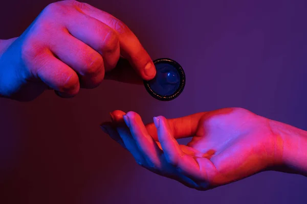 Closeup Couple Giving Condom Condom Male Hand Female Hand Give — Stock Photo, Image