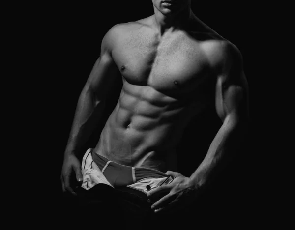 下着だ セクシーな裸の胴 6パックのAbs樹脂 理想的な完璧な体を持つ筋肉の男 — ストック写真