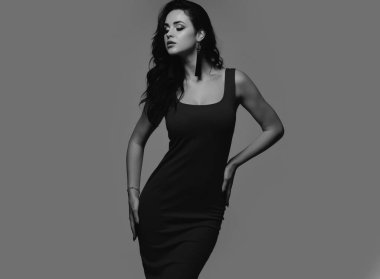 Kadın yüzü. Şehvetli genç kadın modelinin portresi.