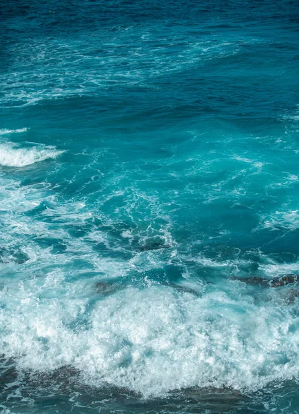 Klidná Povrchová Textura Mořské Vody Cákáním Vlnami Abstraktní Příroda Pozadí — Stock fotografie