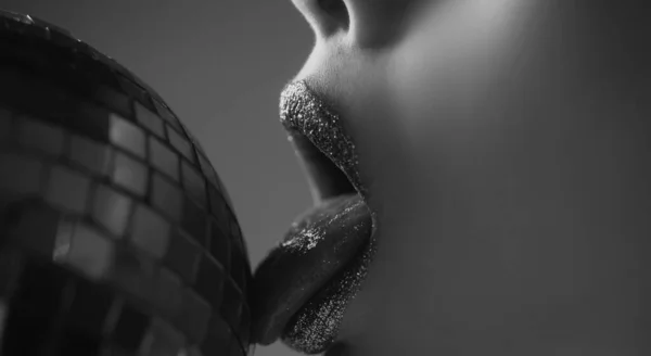 Sensual Golden Lips Fashion Gold Metal Lip Beautiful Make — Stock Photo, Image