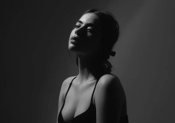 Érzéki Nők Profilképét Meztelen Smink Silhouette Lány Melltartóban Fekete Alsóneműben — Stock Fotó