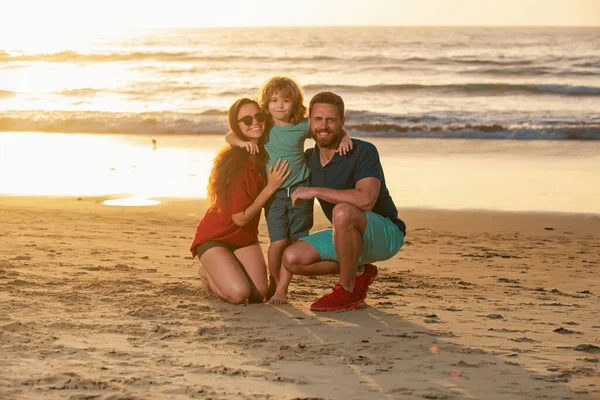 Happy Family Hugging Beach Family Outdoors — Stock Photo, Image