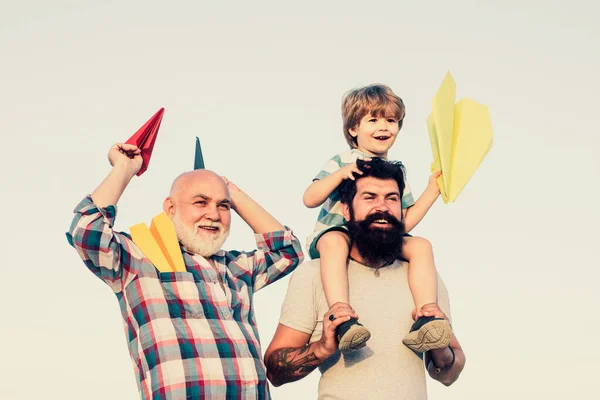 Homens Entusiasmados Férias Família União Liberdade Para Sonhar Criança Alegre — Fotografia de Stock