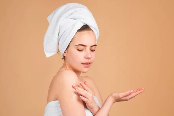 Beautiful Young Woman Care Skin Facial Treatment Spa Skin Care — Stock Photo, Image