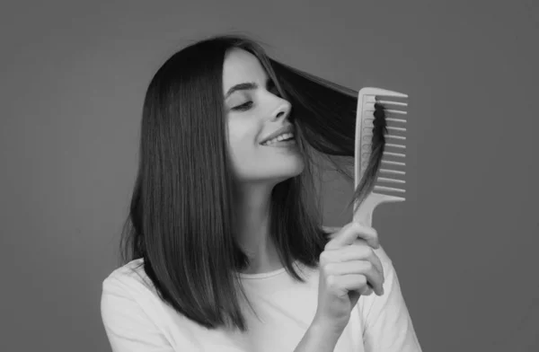 Belle Femme Peigner Les Cheveux Belle Fille Peigne Les Cheveux — Photo