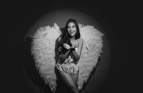 Αγγελική Γυναίκα Φτερά Απομονωμένα Ρομαντική Νεαρή Ομορφιά Άγγελος Άγγελος Χάρισμα — Φωτογραφία Αρχείου