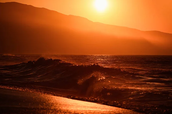 Goldener Himmel Und Meerwasser Abstrakter Hintergrund Mit Sonnenuntergang Und Ozean — Stockfoto