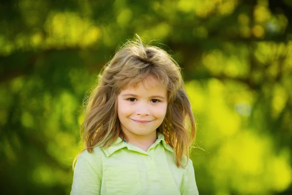 Portrét Jarních Dětí Detailní Tvář Roztomilého Usměvavého Jarního Dítěte Koncept — Stock fotografie