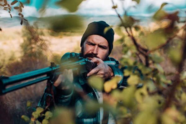 Gewehrlauf Jäger Zielen Auf Gewehr Wald Jäger Mit Gewehr Auf — Stockfoto