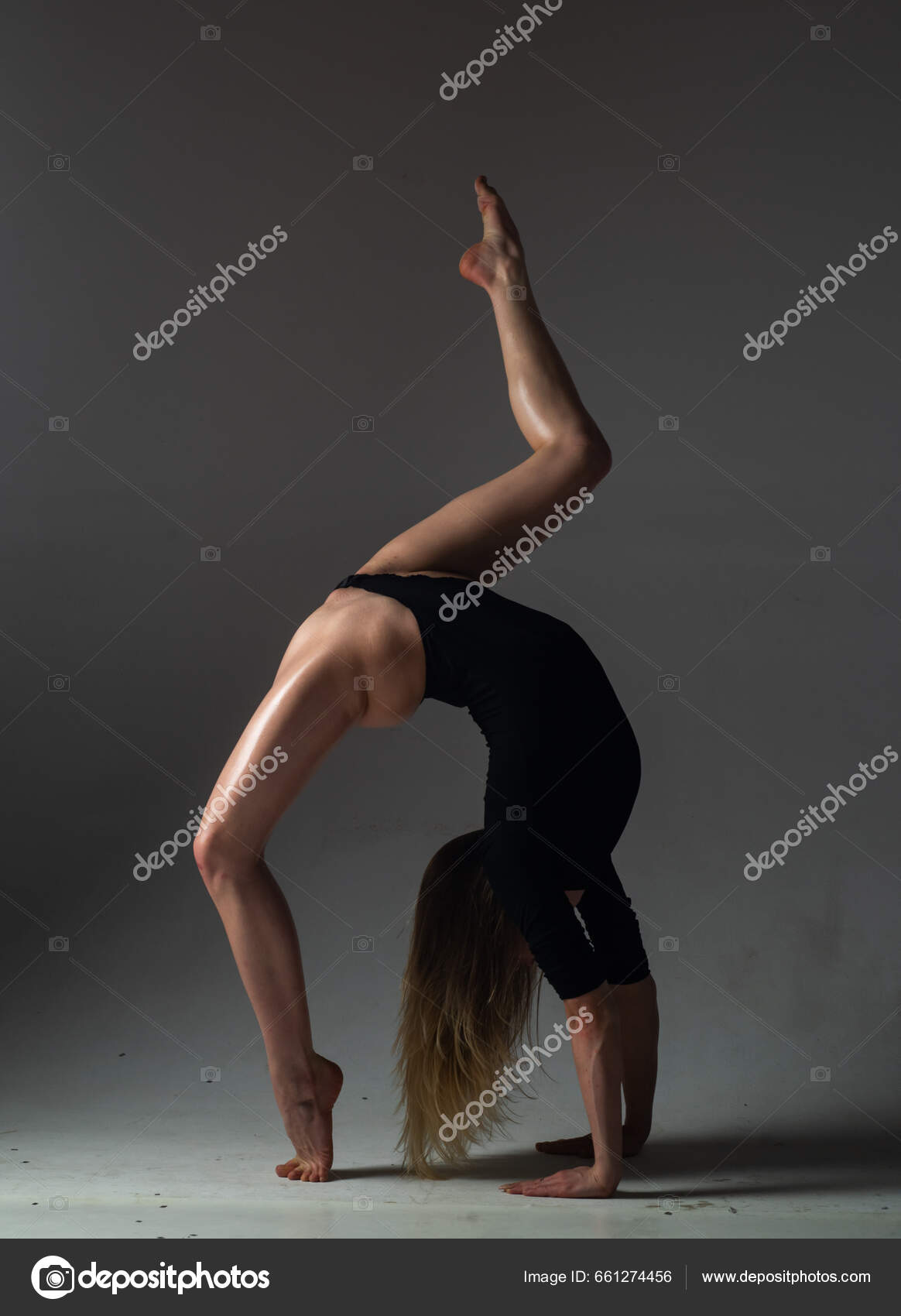 Dança Menina Flexível Corpo Mulher Flexível Bonita Retrato Estúdio Arte —  Foto © Tverdohlib.com #661274456