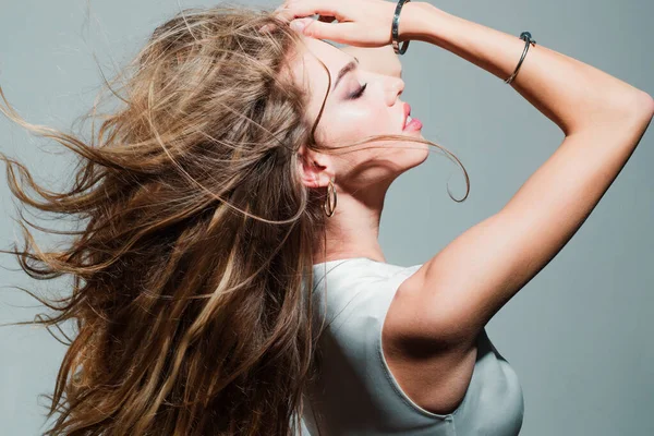 Модель Женщины Блестящими Длинными Волосами Кератиновое Выпрямление Лечение Уход Спа — стоковое фото