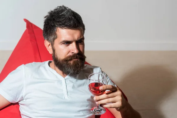 Bearded Hipster Wine Home Party Man Alcohol Bearded Man Glass — Stock Photo, Image