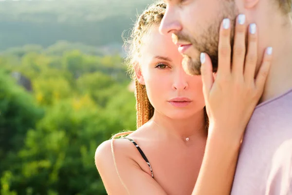 Cuplu Frumos Apropie Sărut Femeia Mirosind Parfumuri Gât Aroma Sexy — Fotografie, imagine de stoc