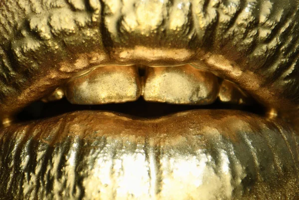 Makro Zamknij Złote Usta Złota Farba Ust Złote Usta Ustach — Zdjęcie stockowe