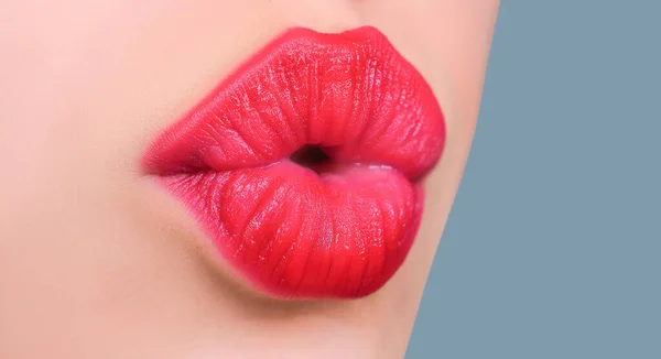 Chica Besándose Beso Labios Femeninos Cuidado Labios Belleza Natural Sexy —  Fotos de Stock