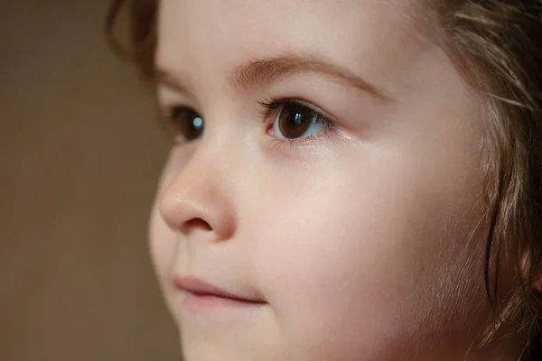 Portret Małego Chłopca Koncepcja Dzieci Bliska Sesja Głowy Portret Dziecka — Zdjęcie stockowe