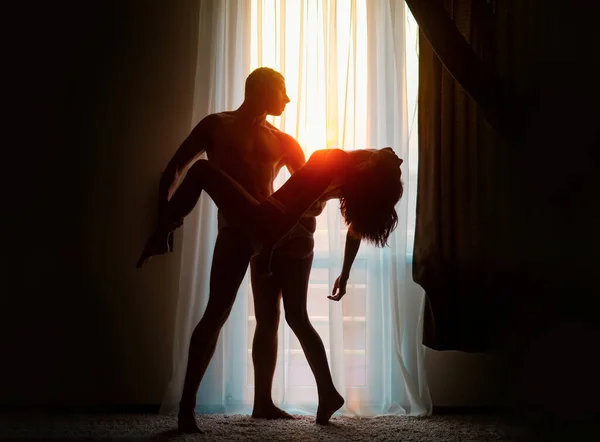 Potret Romantis Dari Pasangan Sensual Jatuh Cinta Pria Yang Penuh — Stok Foto