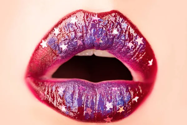 性感的嘴唇 性感的嘴和激情的吻 亲密接触 — 图库照片