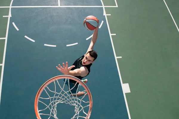 Giocatore Basket Americano Segnando Una Schiacciata Schiacciata — Foto Stock