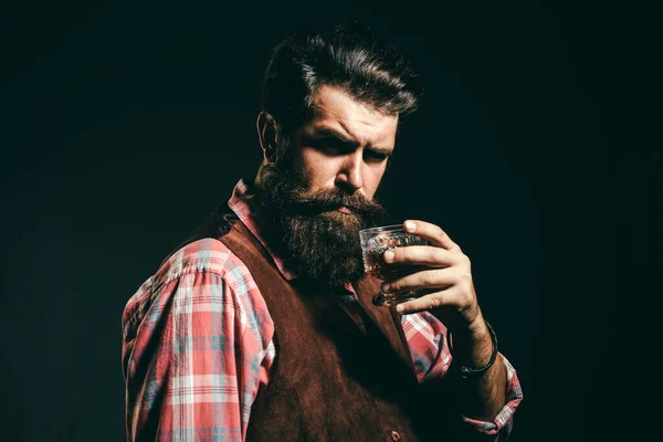 Sommelier Man Hipster Med Skägg Och Mustasch Kostym Dricker Alkohol — Stockfoto