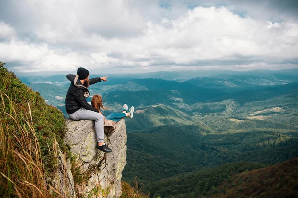 Yürüyüşçüler Doğa Üzerinde Kamp Yapar Tatil Kampında Romantik Aşıklar Panoramik — Stok fotoğraf