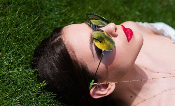 Spring Woman Face Banner Elegant Chic Female Model Fashion Sunglasses — Stock Photo, Image