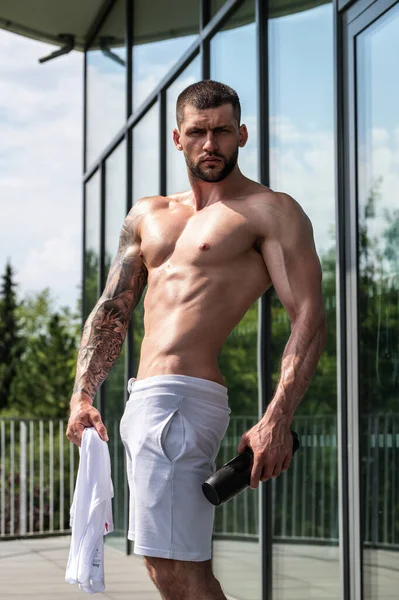 Fit Guy Doing Exercise Gym Handsome Sporty Man Workout Dumbbells — Stockfoto