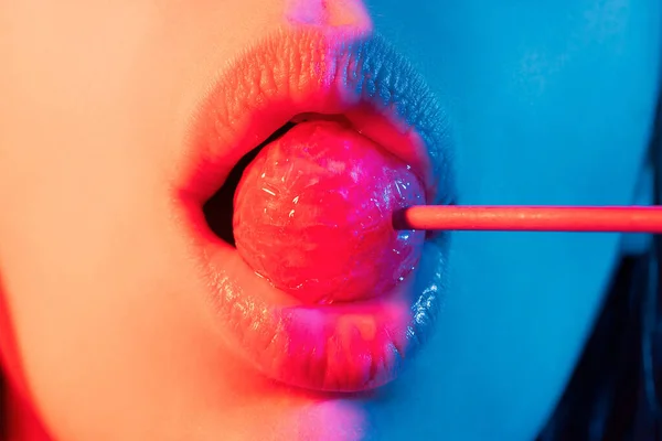 Lippen Lutschen Lippen Mit Bonbons Sexy Süße Träume Weiblich Mund — Stockfoto