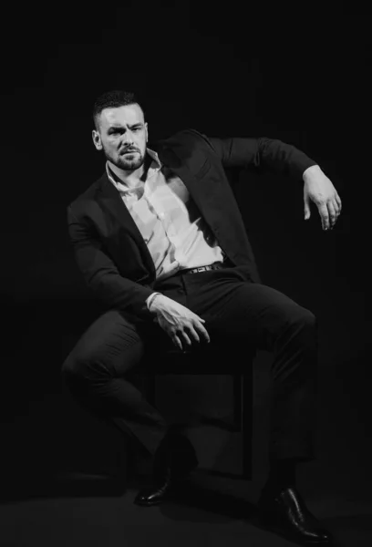 Schöner Junger Geschäftsmann Einem Atelier Anzug Modischer Europäischer Geschäftsmann Perfekter — Stockfoto