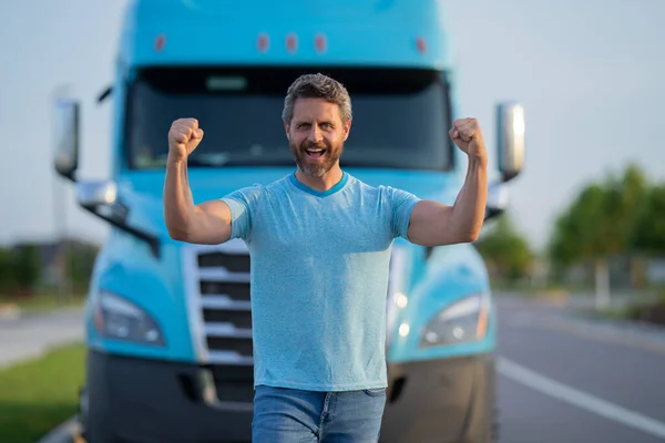 Mannen Chauffeur Buurt Vrachtwagen Man Eigenaar Truck Ernstige Man Van — Stockfoto