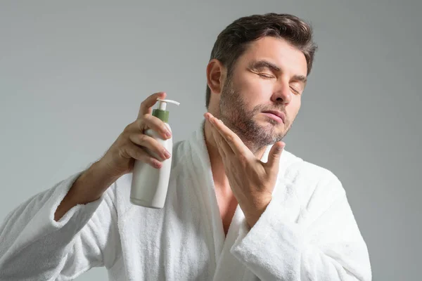 Kosmetische Schönheitsprodukte Beauty Mann Mit Kosmetikflasche Naturkosmetik Creme Zur Hautpflege — Stockfoto