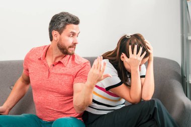 Aile içi anlaşmazlıklar, evlilik krizi. Aile içi şiddet ve şiddet mağduru bir kadın. Cinsel taciz ve tecavüz. Psikoloji, aile zihinsel terapisi. Evde şiddet
