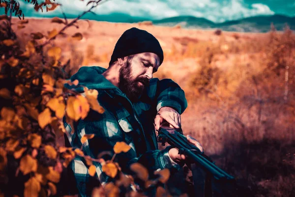Jäger Mit Gewehr Auf Jagd Herbstjagdsaison Geschlossene Und Offene Jagdsaison — Stockfoto
