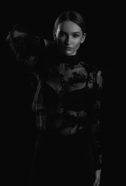 Κορίτσι Της Μόδας Μαύρη Μπλούζα Οδός Στυλ Vogue — Φωτογραφία Αρχείου