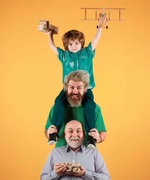 Miúdo Divertir Com Avião Brincar Homens Geração Família Com Três — Fotografia de Stock