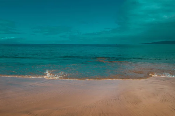 Fundo Praia Tropical Com Mar Azul Férias Relaxar Conceito Verão — Fotografia de Stock