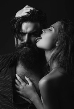 Tutkulu bir çift, romantik aşıklar. Sevecen, zarif insanlar, hassas bir tutku ve dil.