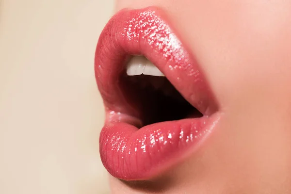 Mädchen Sexuelle Lippen Nachtflirt Und Blowjob — Stockfoto