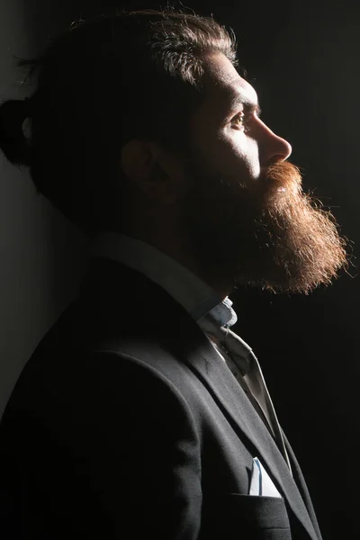 阴影男性胡须轮廓 留着胡子的男人 留着胡子的同性恋 理发店的概念 男人的胡子 — 图库照片