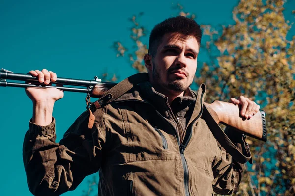 Temporada Caça Fechada Aberta Homem Com Espingarda Poacher Rifle Spotting — Fotografia de Stock