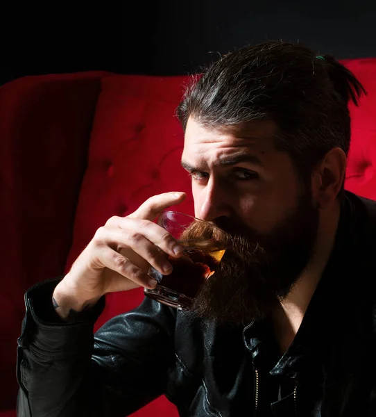 Homme Ivre Tenir Verre Whisky Dépendance Alcool Besoin Thérapie Alcoolisme — Photo