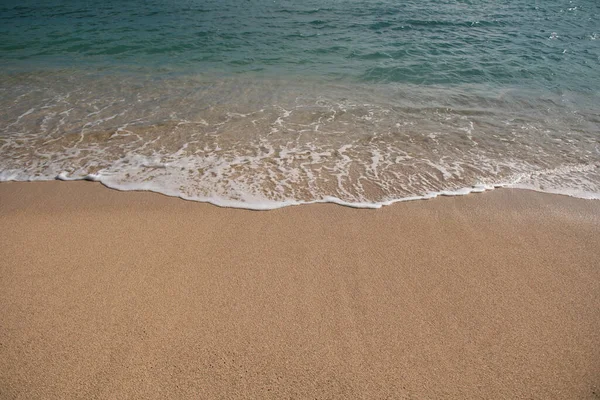 Ήσυχη Παραλία Φόντο Καλοκαιρινή Τροπική Παραλία Άμμο Ωκεανό Νερό Φυσικό — Φωτογραφία Αρχείου